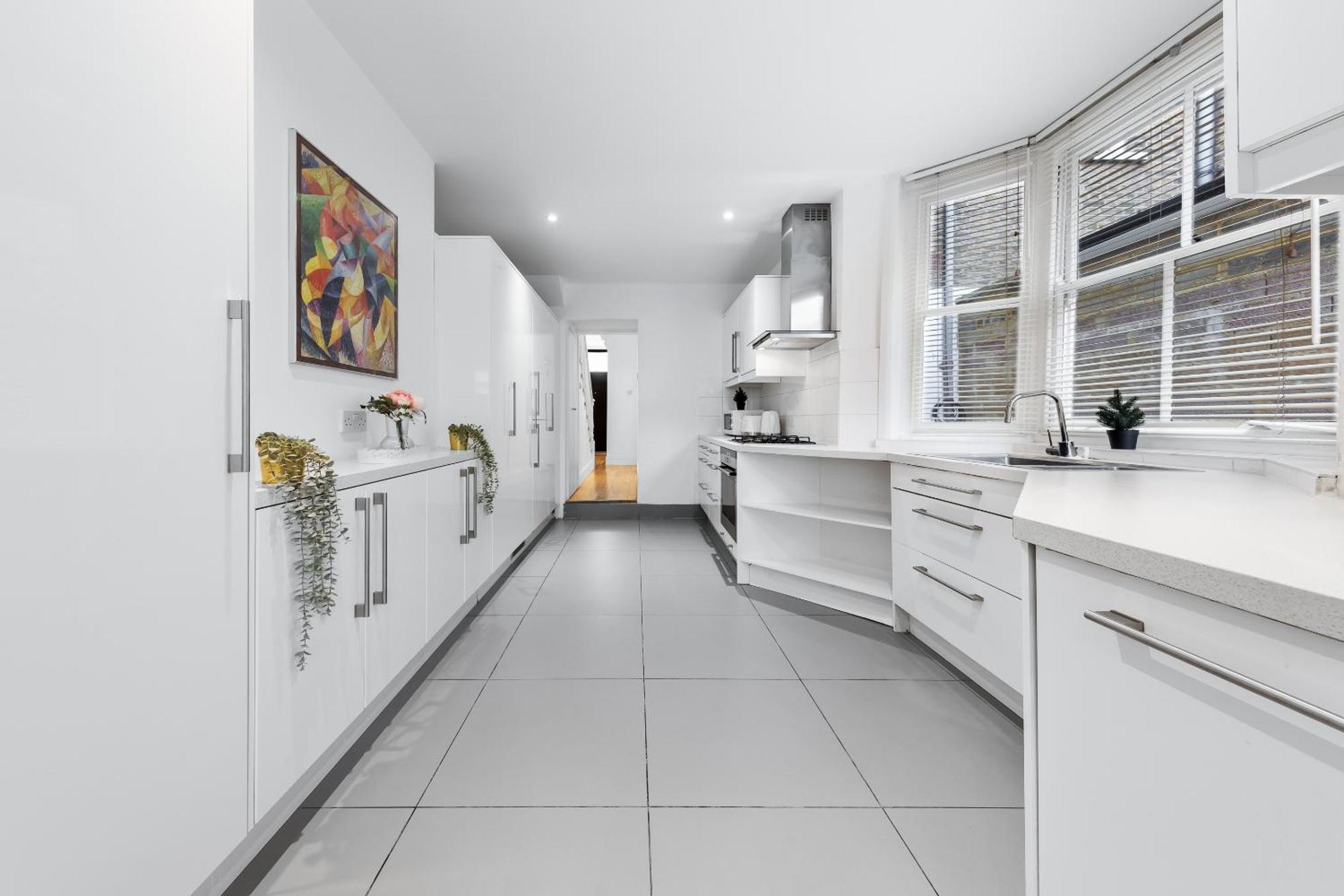 Luxury 4-Bedroom Modern Flat In Central London Steps From Station, Sleeps 9 In Style! Exterior photo
