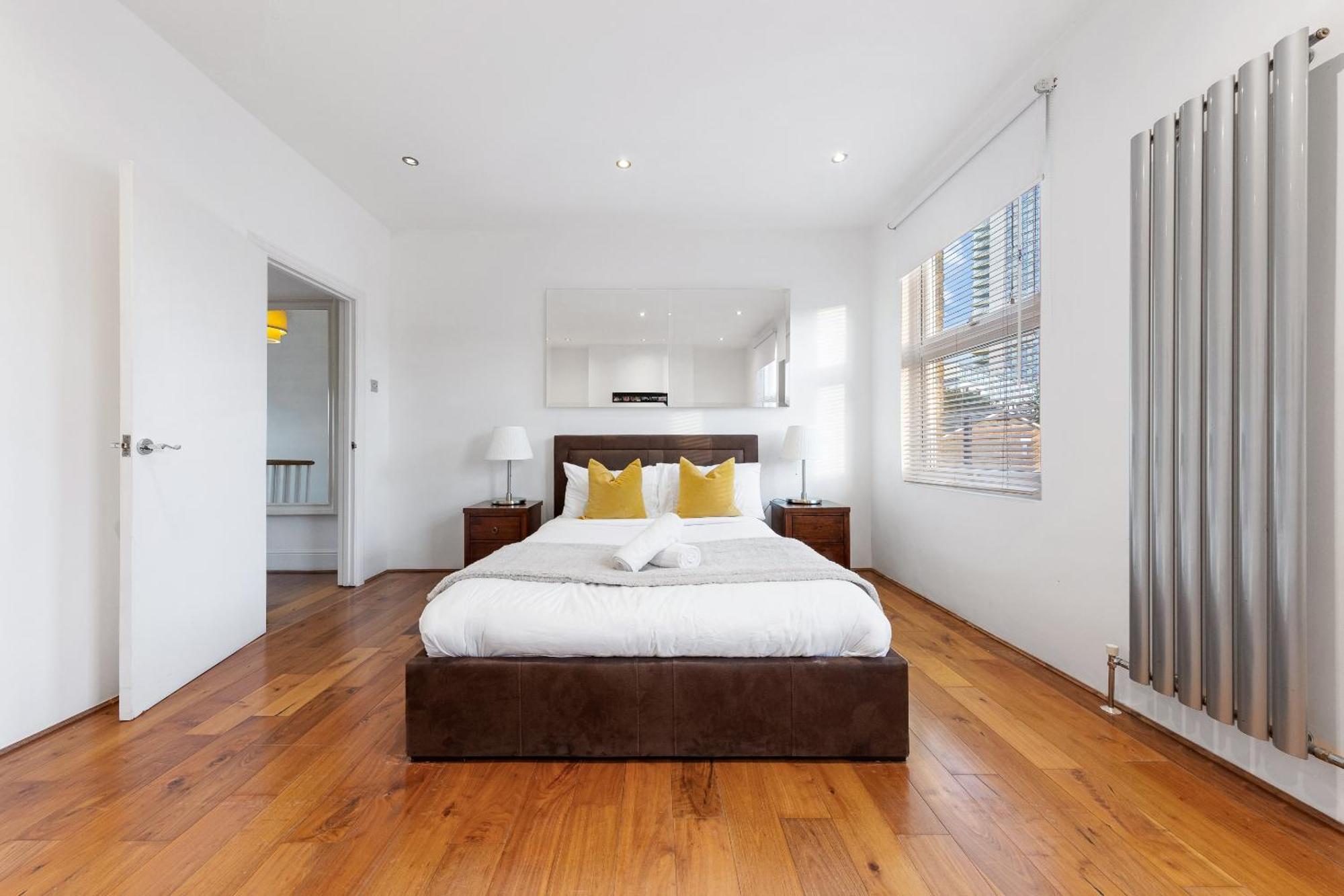 Luxury 4-Bedroom Modern Flat In Central London Steps From Station, Sleeps 9 In Style! Exterior photo
