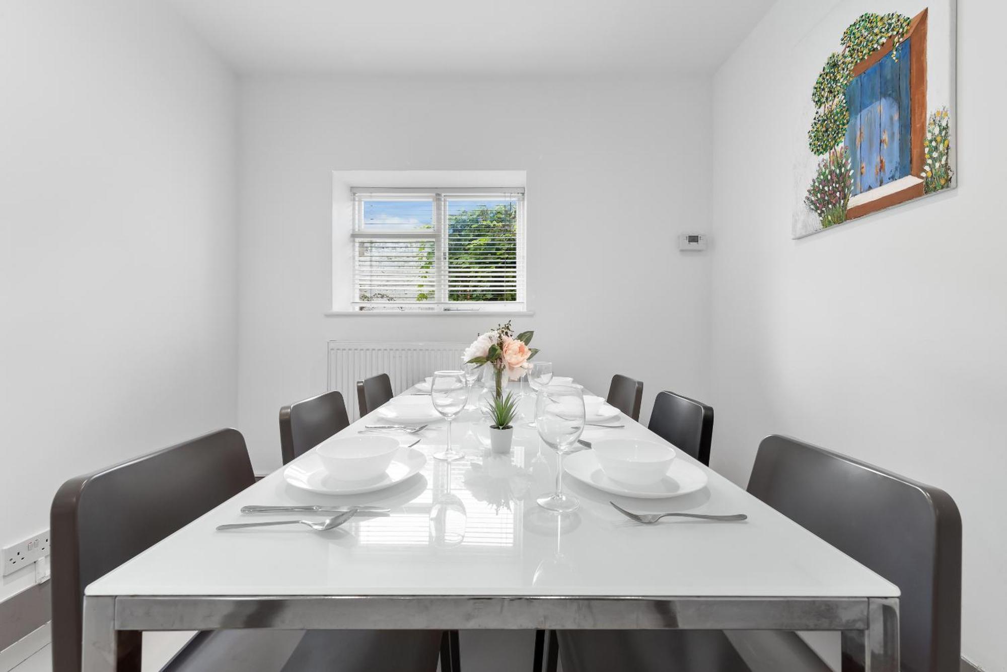 Luxury 4-Bedroom Modern Flat In Central London Steps From Station, Sleeps 9 In Style! Exterior photo