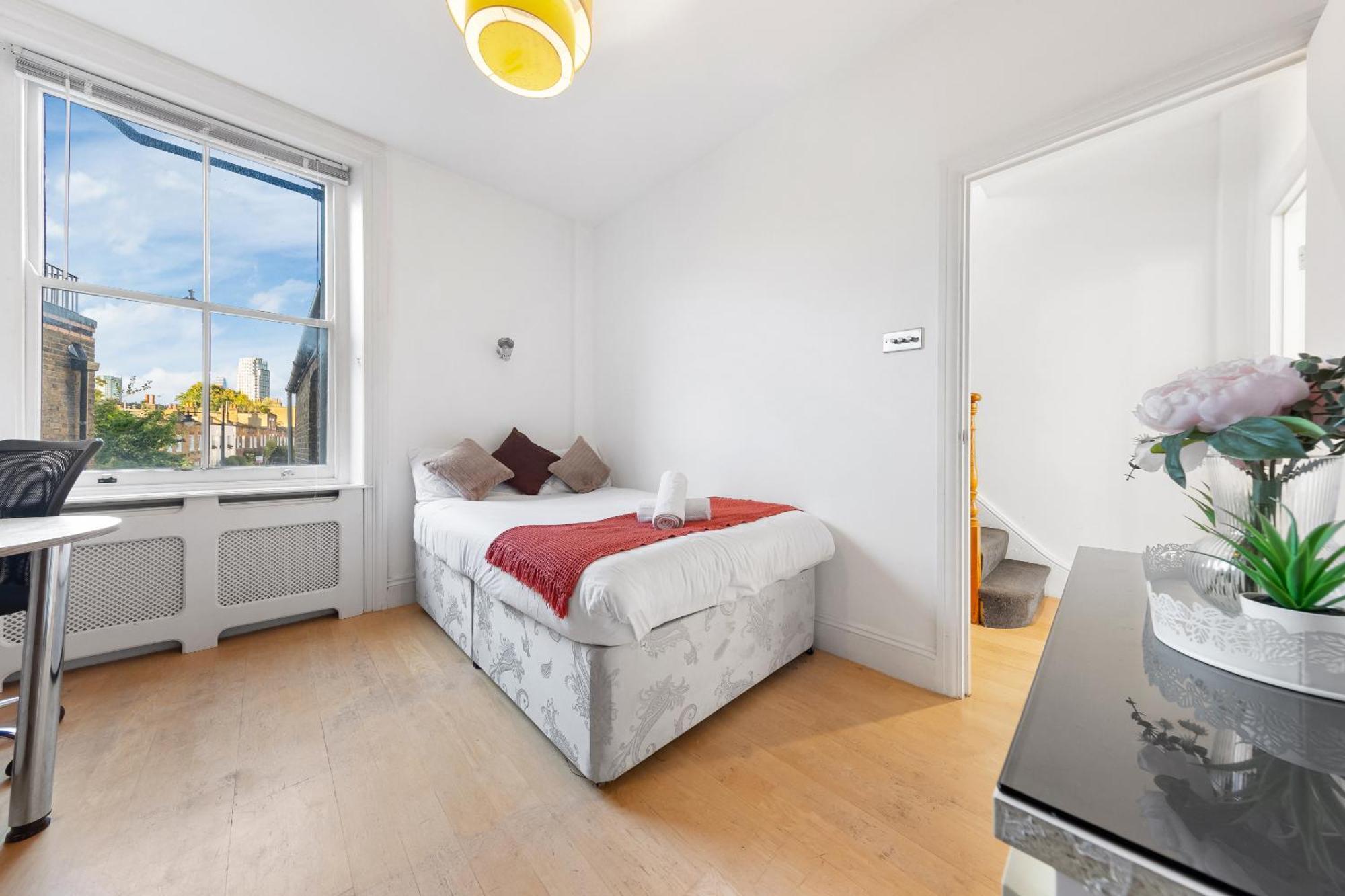 Luxury 4-Bedroom Modern Flat In Central London Steps From Station, Sleeps 9 In Style! Exterior photo