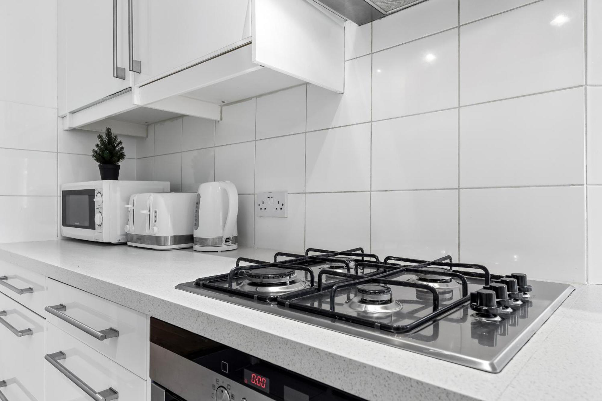 Luxury 4-Bedroom Modern Flat In Central London Steps From Station, Sleeps 9 In Style! Exterior photo